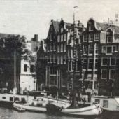 afkomstig van www.aidsmemorial.nl - Als 'De Gebroeders' kreeg het schip een ligplaats aan de Amstel in Amsterdam