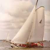 afkomstig uit fotoarchief Ale Zwerver - Eind jaren tachtig als wedstrijdschip met de 'A' van AGA Gas als zeilteken