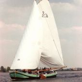 afkomstig uit fotoarchief Lammert Ulbesz Zwaga - De 'Swan' als zeilteken bleef Lammert Zwaga trouw na in 1980 kampioen voor Langweer in de SKS te zijn geweest