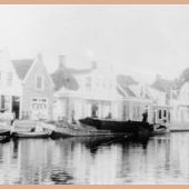 afkomstig van www.lavanderpol.nl - Aangemeert aan De Syl in Heeg met een lading turf