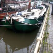 ingezonden door Frits J. Jansen - Aan de kade bij de Vrouwepoortbrug in een druilerig Leeuwarden tijdens De Boat giet oan, 2011