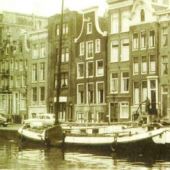 ingezonden door B. Pietersma (afk. uit fotoarchief Guido Ganzeman) - Het woonschip 'Guido' in de Prinsengracht in Amsterdam, 1954