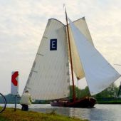 Ook in de Strontrace doet de Eelkje II het op de Ringvaart voortvarend. Met de winst voor zetschipper Klaas Jan Koopmans in 2012 en 2013.