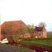 afkomstig van www.skutsjedefriesland.nl - Het skûtsje in de opvaart van Jitske Visser haar boerderij