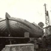 ingezonden door Klaas van der Werff - Het schip in 1968 op de helling in Leeuwarden. Het is hier al ingekort tot 13,50 m