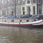 ingezonden door Ruud Vlieger - De 'Vertrouwen' liggend aan de Herengracht (12) in Amsterdam
