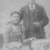 ingezonden door Berend Moed - Berend Klasesz Moed (1882-1950) met zijn eerste vrouw Roelofke Pietersd Beers (1886-1915), 1906