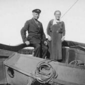ingezonden door Frits J. Jansen - Jelle en Ytsje Engelsma op hun schip 'Nieuwe Zorg' (21 ton groot) te Deersum