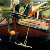 Afkomstig uit historisch document St. Skûtsjes Doniawerstal - Dertig jaar later vond Tony Brundel het woonschip als 't Smidtje' in Amsterdam terug, 1997