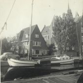 ingezonden door Teun Schermerhorn - De 'Op Hoop van Zegen' nog als vrachtschip aan de Harinxmakade in Sneek, 1961