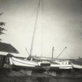 ingezonden door Teun Schermerhorn - Aankoopkeuring onderwaterschip op de dwarshelling van voormalige Barkmeijer werf aan de Woudvaart in Sneek, 1961
