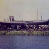 ingezonden door Frank Hepkema - Het vrachtschip op de werf om omgebouwd te worden tot recreatieschip, 1965