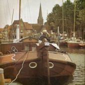 ingezonden door Frits J. Jansen - Beene Jongsma op zijn schip aan de Korte Streek in Lemmer