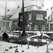 ingezonden door Theo Koenen - De 'Verwisseling' aan de 2e Oosterkade in Sneek, 1930