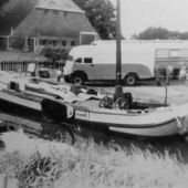Pakwagen/woonwagen, oliebollenkraam en het laatste schip van de familie Van der Hoek