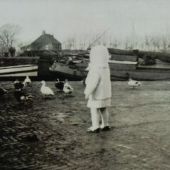 uit de collectie van Frans Tolsma - Foto genomen met de rug naar de oude Bakkerij. Aan de kade ligt links het schip van Hendrik van der Meij en rechts het skÃ»tsje van Hubert Bergsma, 1934
