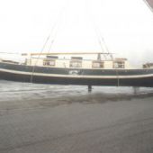 ingezonden door Niek Venema - Het schip in de takels gereed voor tansport vanuit Meppel naar Engeland, 2002