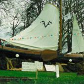 ingezonden door Fokje Terpstra - Als nieuwjaarsstunt werd het skÃƒÂ»tsje in 1988 in de tuin van Hotel Vreewijk in Drachten geplaatst door de Oudjaarsvereniging Frijsteat De Folgeren