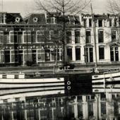 ingezonden door Kees Hermsen - De 'Risico' heeft 26 jaar aan de Westersingel in Leeuwarden als woonschip gelegen, voordat de Leeuwarder Commissie van de SKS het schip in 1986 als wedstrijdschip ging optuigen en de naam veranderde naar 'Ulbe Zwaga'