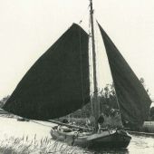 ingezonden door Frits J. Jansen uit 'Van modderschuit tot varend monument' - Recreatiebeurtvaart in 1985, Heeg-Woudsend-Balk-Sloten