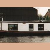 ingezonden door Tiete Jetten te Sneek - De 'Luctor et Emergo' nog als woonschip aan de Houkesloot, 2000